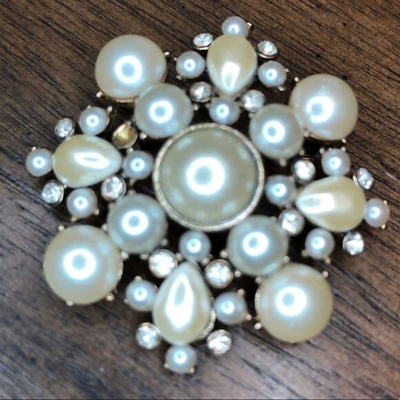 Vintage Signed MONET Silver Tone Faux Pearl Enamel Starburst Brooch‎ - Picture 1 of 3